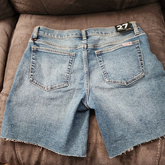NWT Joe's easy Bermuda shorts. Size 27 - Picture 3 of 7